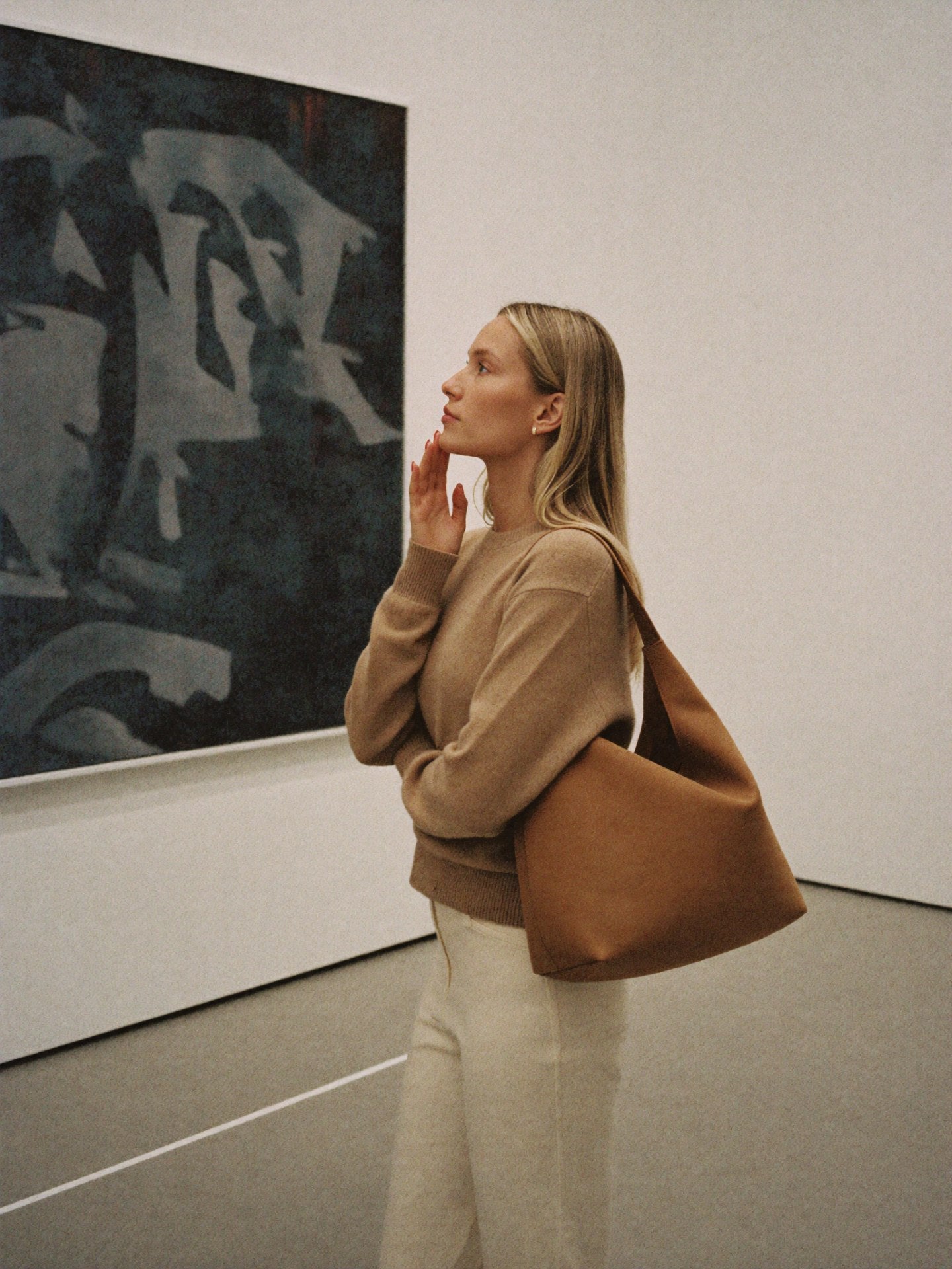 Sarah in NYC art gallery with Bowryn Shoulder Bag Camel - lookbook cultural editorial